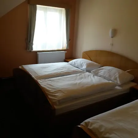 Orlík 3*